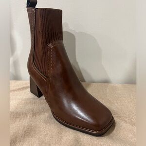 New with box Brown Leather Boots (see details on pictures)